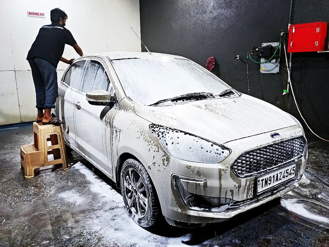 Car wash on VW Vento at DC - Chennai